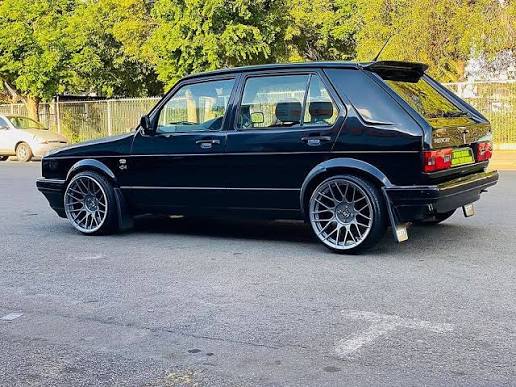 Volkswagen Golf MK1 on air suspension